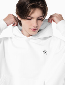 Buy 남성 아카이브 릴렉스핏 CK 스몰 로고 기모 후디 in color BRILLIANT WHITE