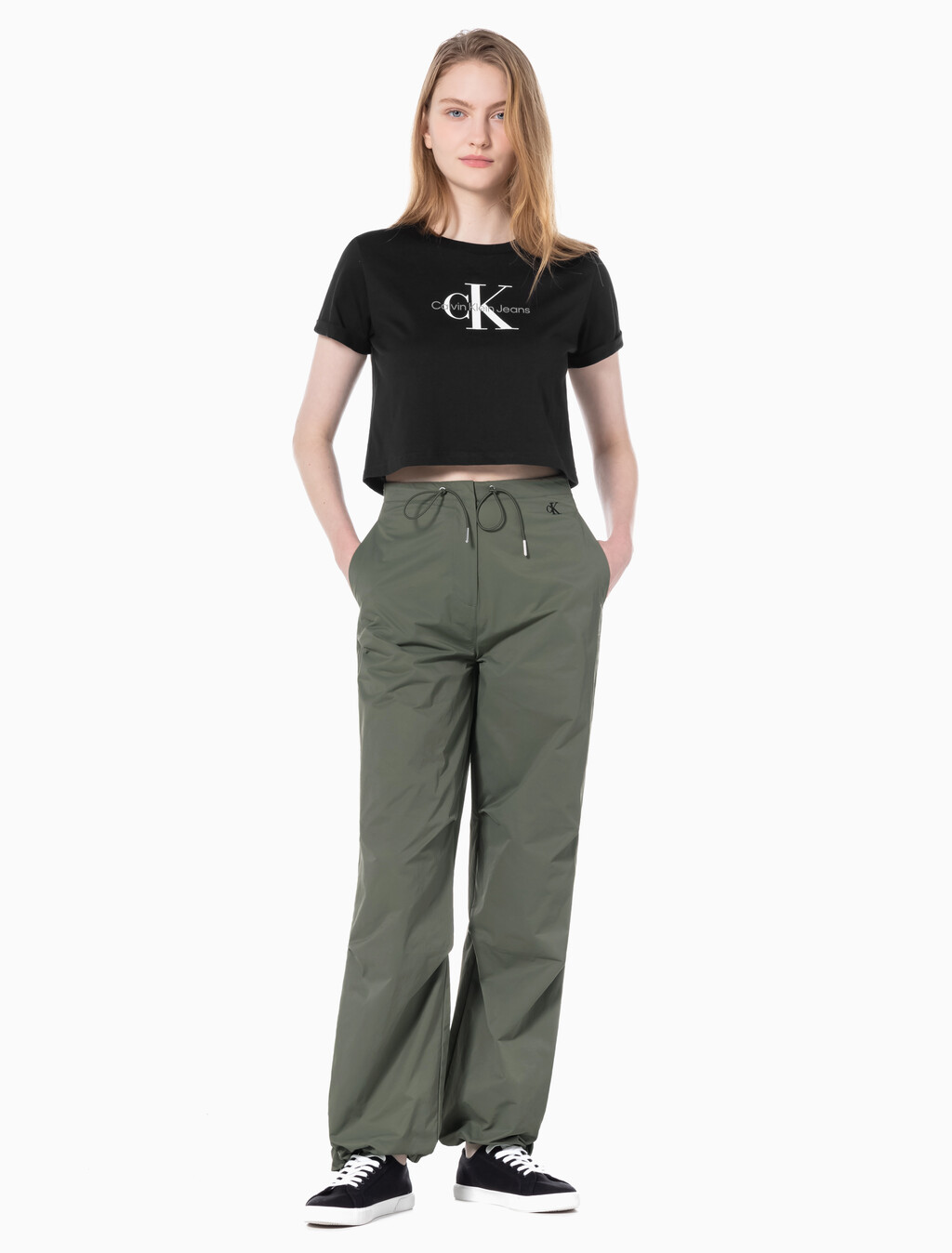 Buy 여성 릴렉스핏 파라슈트 팬츠 in color DUSTY OLIVE