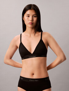 Buy 여성 루나 뉴이어 트라이앵글 in color BLACK