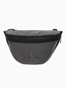 Buy 남성 CKJ 리버시블 지퍼 새들백 in color BLACK