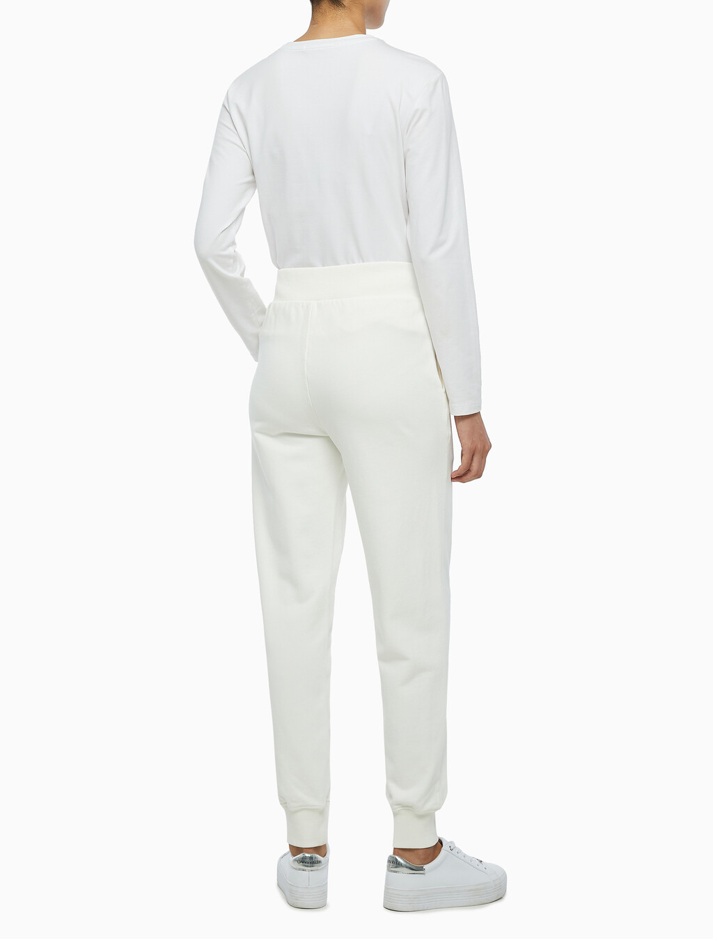 Buy 여성 미네랄 다이 모노로고 조거 팬츠 in color WHITE