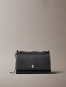 Buy 여성 CKJ 미니멀 모노그램 플랩 체인 숄더백 in color BLACK