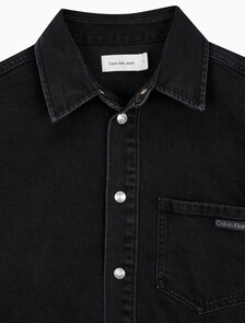 Buy 여성 크롭 대드 데님 셔츠 in color WASHED BLACK LOGO LACE