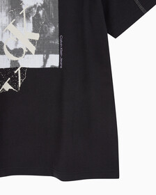 Buy 남성 레귤러핏 테리코튼 그래픽 반팔 스웨트셔츠 in color CK BLACK