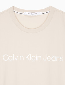 Buy 남성 레귤러핏 인스티튜셔널 로고 스트레치 반팔 티셔츠  in color CLASSIC BEIGE