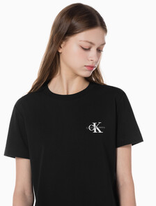 Buy 여성 스몰 모노그램 모던 스트레이트핏 반팔 티셔츠 in color CK BLACK