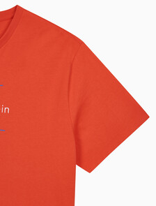 Buy 남성 레귤러핏 히어로 모노그램 로고 반팔 티셔츠 in color RED ALERT