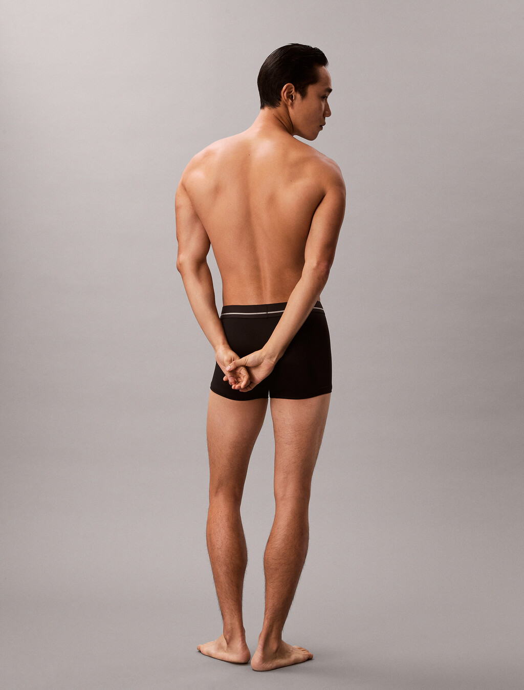 Buy 남성 뉴 사인 로고 로우 라이즈 트렁크 in color BLACK