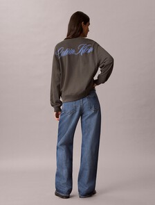 Buy 여성 오버사이즈 그래픽 긴팔 티셔츠 in color VOLCANIC ASH