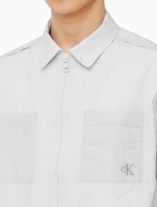 Buy 남성 릴렉스핏 디테처블 유틸리티 셔츠 in color WHITE