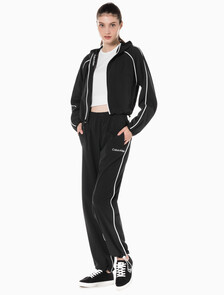 Buy 여성 릴랙스핏 우븐 조거 팬츠 in color BLACK