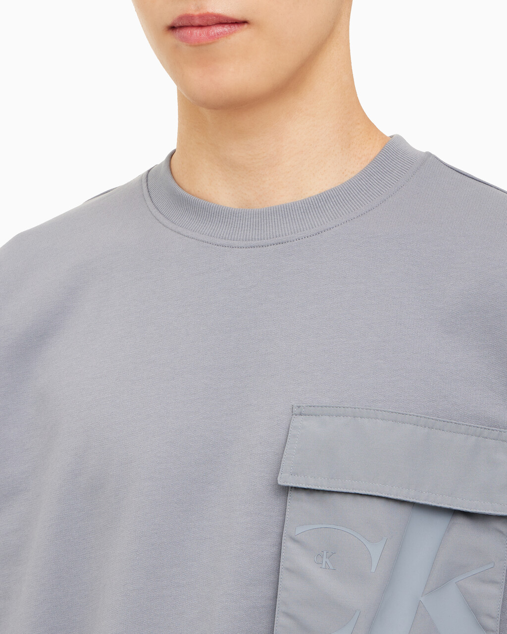 Buy 남성 오버사이즈 우븐 포켓 반팔 스웻셔츠 in color OVERCAST GREY
