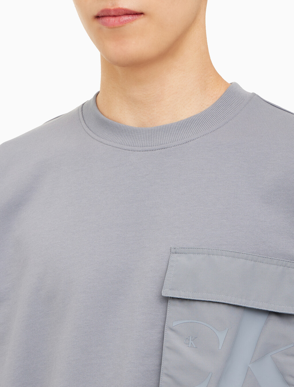 Buy 남성 오버사이즈 우븐 포켓 반팔 스웻셔츠 in color OVERCAST GREY