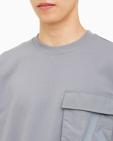 Buy 남성 오버사이즈 우븐 포켓 반팔 스웻셔츠 in color OVERCAST GREY
