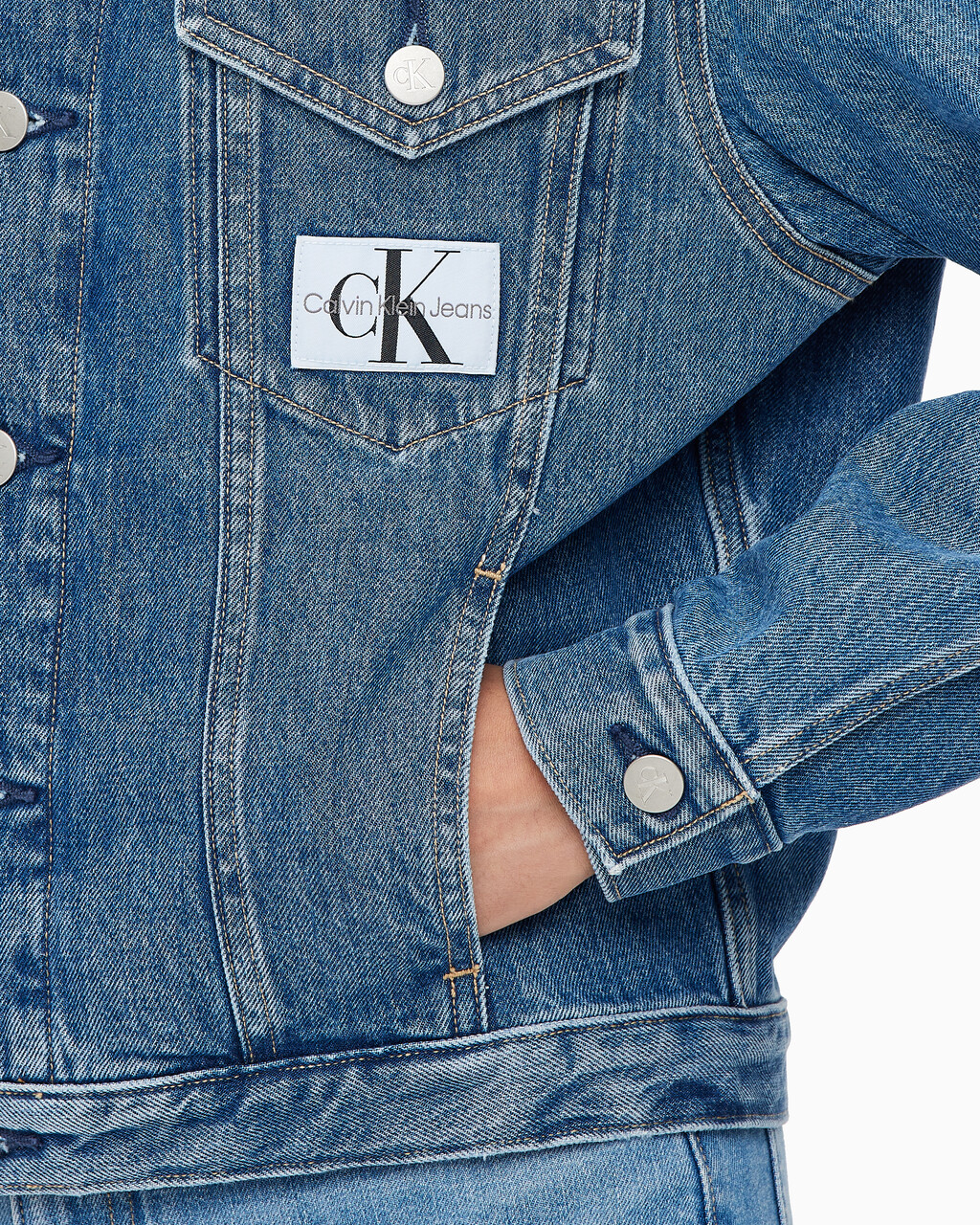 Buy 여성 모노그램 뱃지 데님 자켓 in color MID BLUE BACK EMBRO