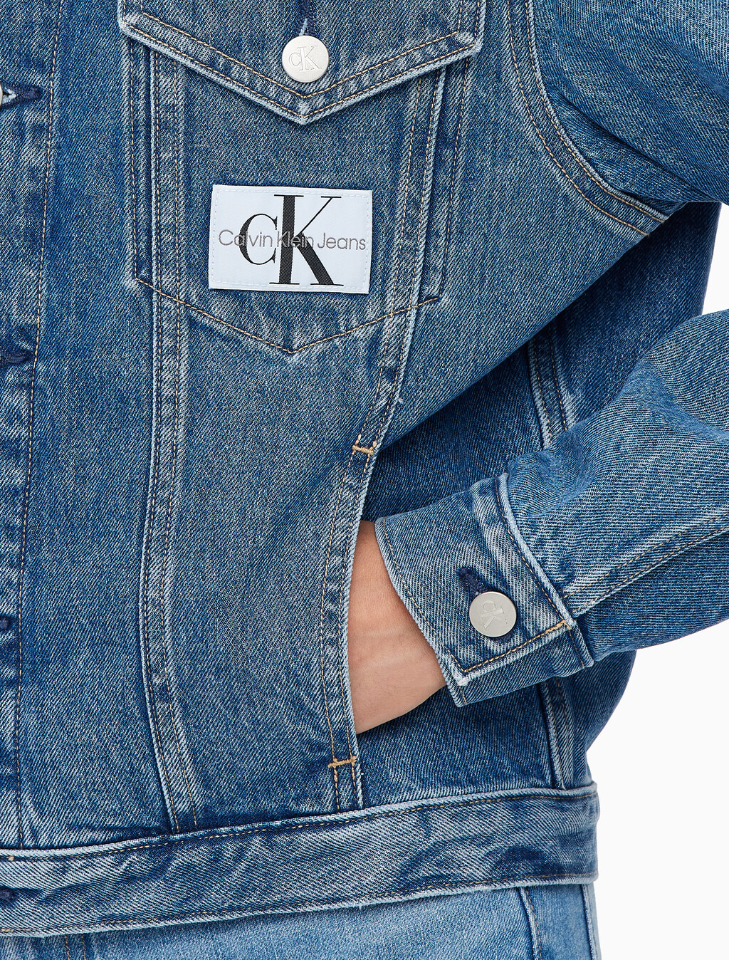 Buy 여성 모노그램 뱃지 데님 자켓 in color MID BLUE BACK EMBRO