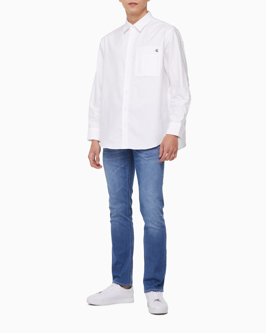 Buy 남성 릴렉스핏 파이핑 로고 옥스포드 셔츠 in color BRIGHT WHITE