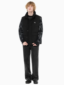 Buy 남성 뉴와이드핏 블랙 데님 in color WASHED BLACK LOGO LACE