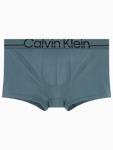 Buy 남성 CK 프로 핏 마이크로 로우라이즈 드로즈 in color BLUE LAKE