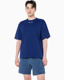 Buy 남성 CK 애슬레틱 릴렉스 핏 반팔 티셔츠 in color CRAYON BLUE