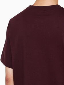 Buy 남성 이지핏 아카이브 로고 반팔 티셔츠 in color Crimson red