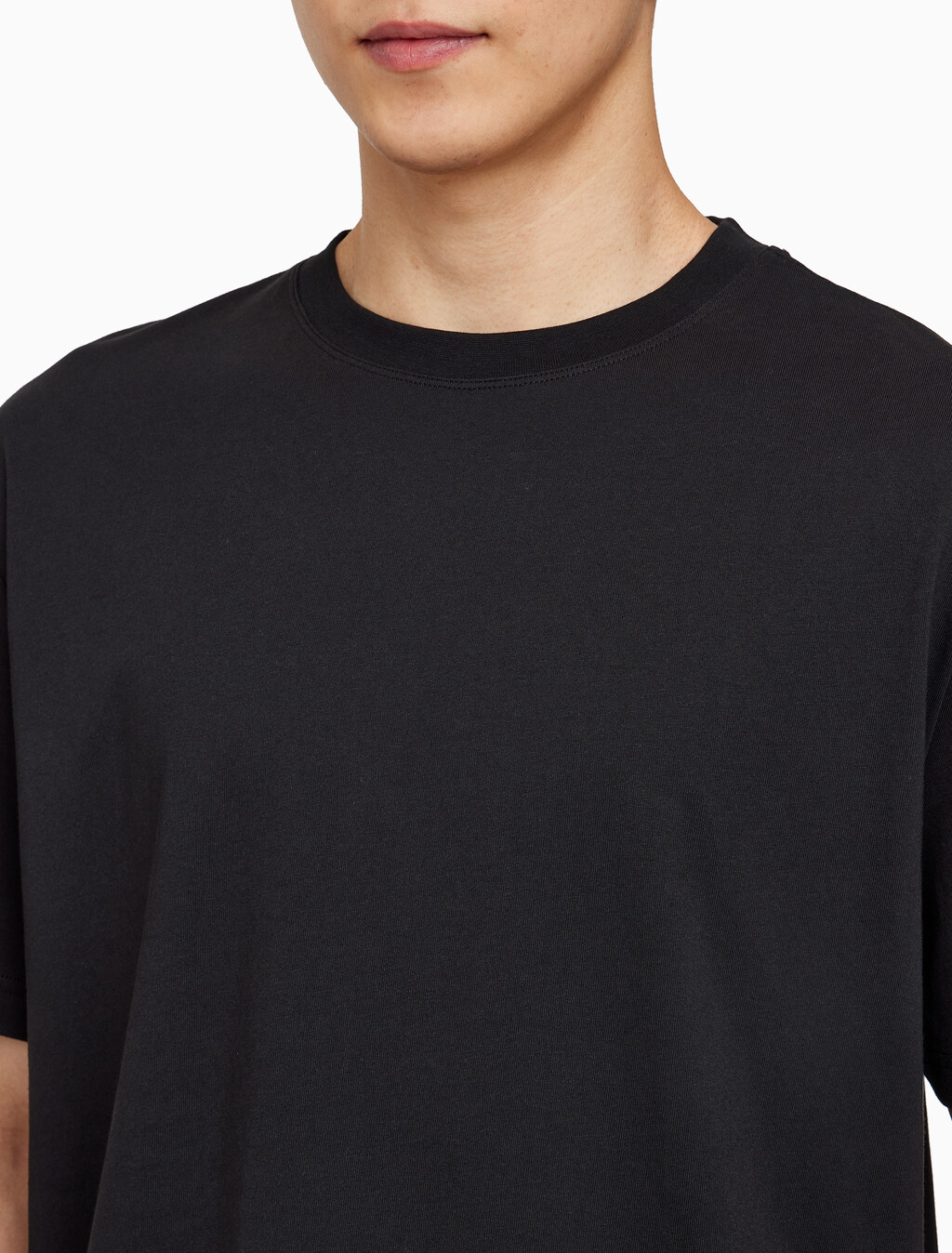 Buy 남성 릴렉스핏 모던 메탈 로고 반팔 티셔츠 in color CK BLACK