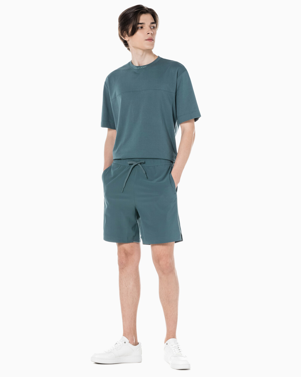 Buy 남성 레귤러핏 우븐 쇼츠 in color OCEAN TEAL/ BLK