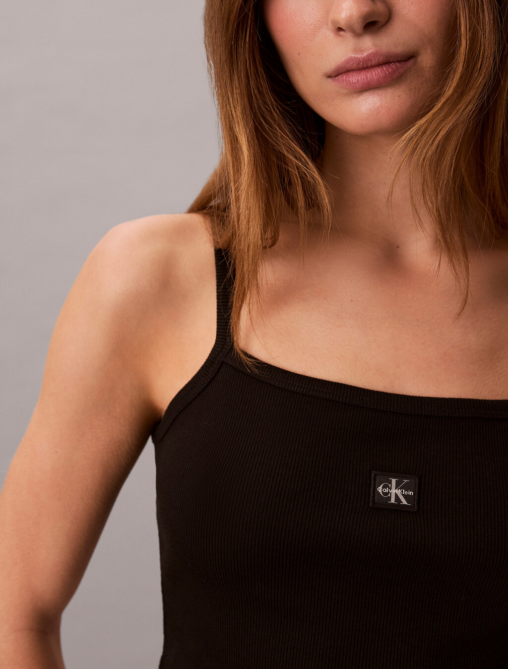 Buy 여성 우븐라벨 베이비립 크롭 탱크 in color BLACK