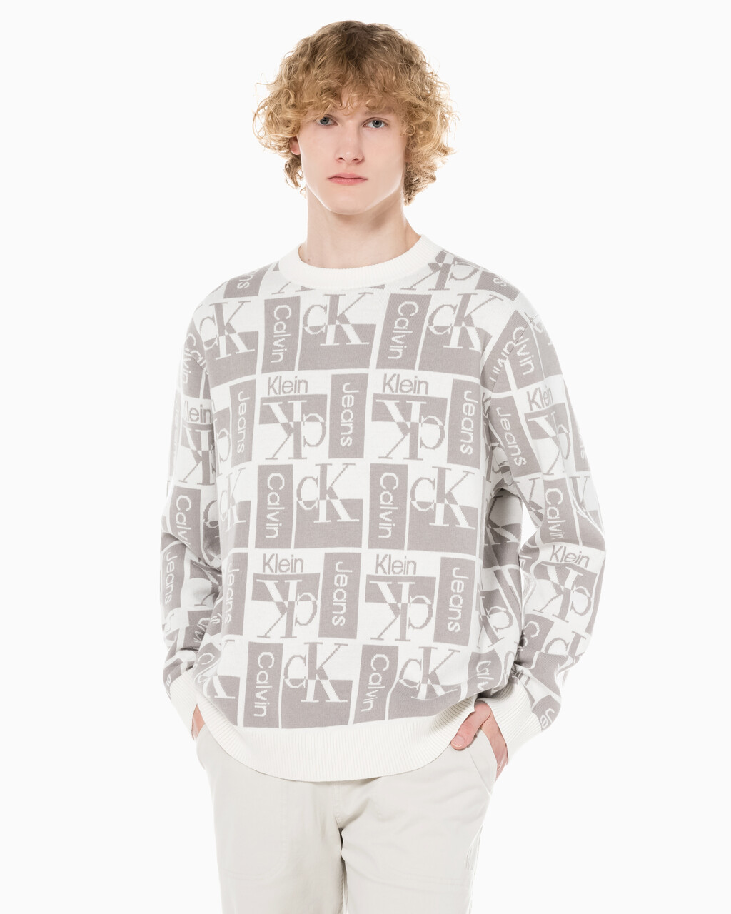 Buy 남성 릴렉스 핏 AOP 로고 스웨터 in color WHITE