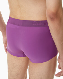 Buy 남성 CK 블랙 마이크로 싱글 로우라이즈 트렁크 in color WOOD VIOLET
