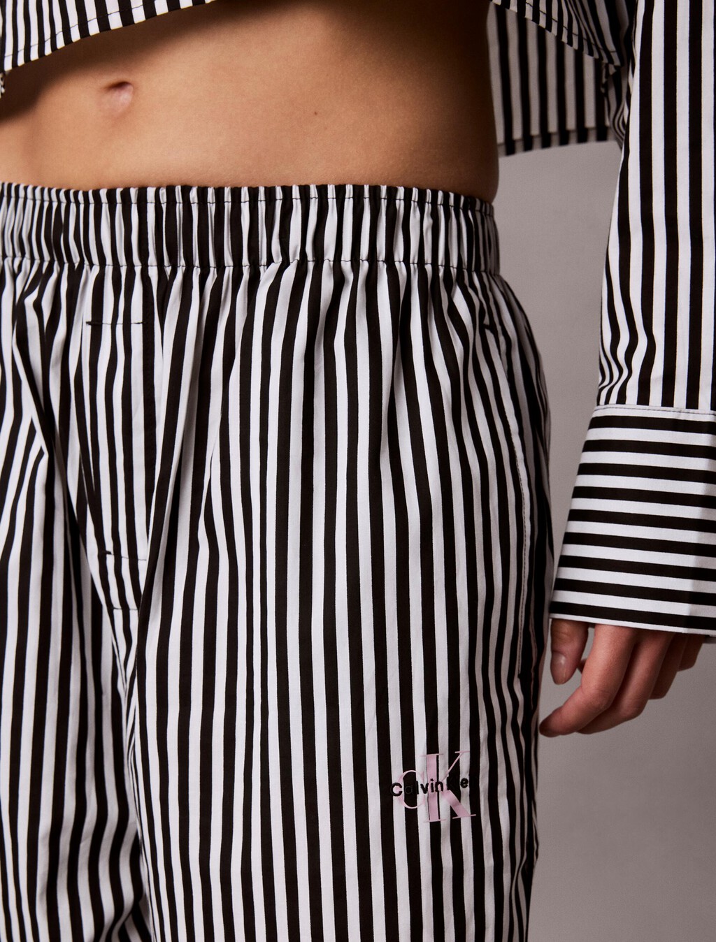 Buy 여성 코튼 포플린 팬츠 in color PENNY STRIPE+BLACK