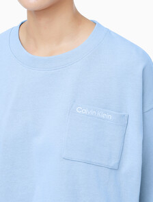 Buy 여성 CK 베이직 라운지 로고 져지 크롭 롱슬리브 in color Light Blue