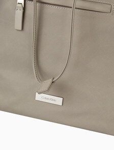 Buy 남성 슬릭 나일론 드로우 스트링 백팩 in color Desert Taupe