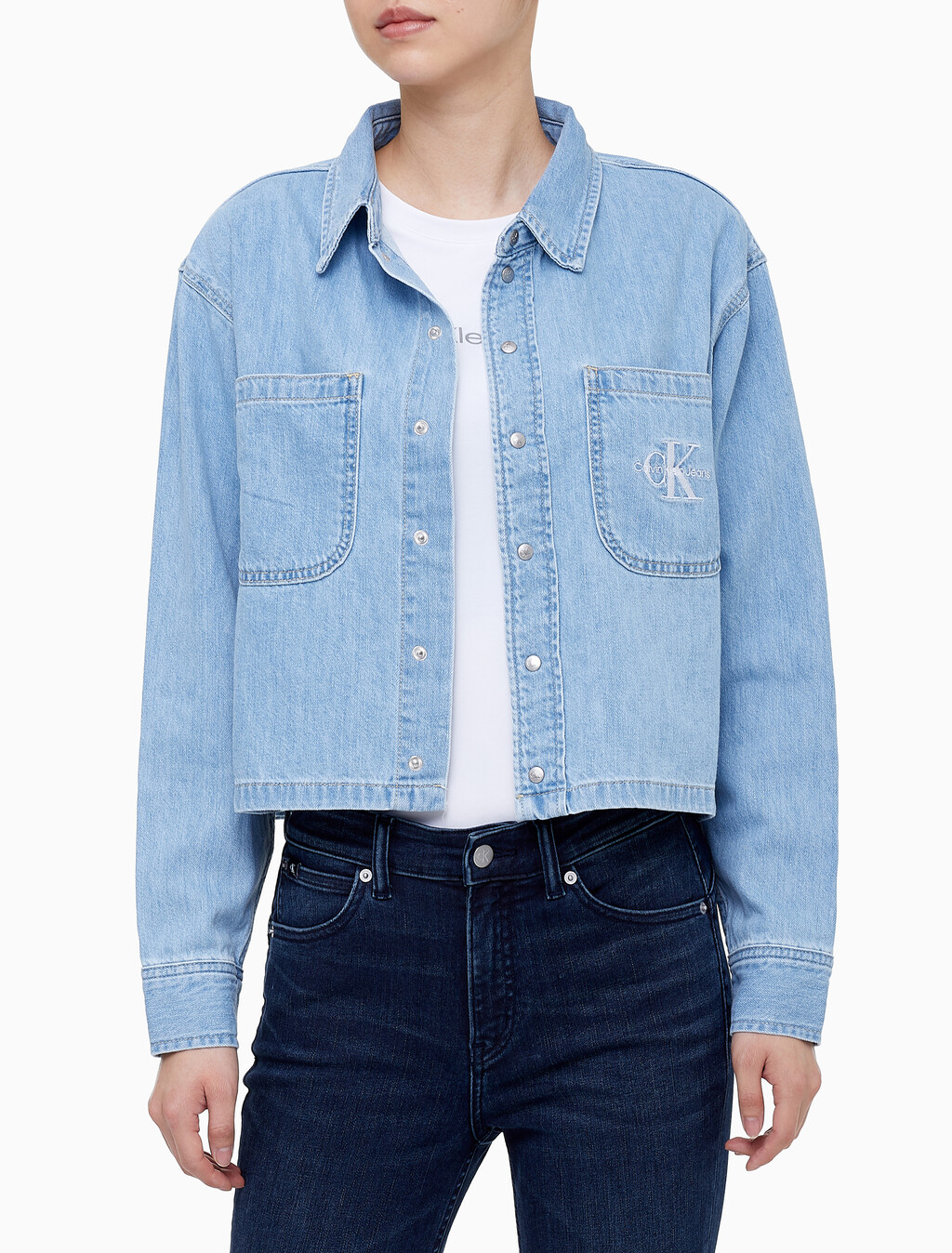 Buy 여성 대드핏 크롭 라이트 블루 데님 셔츠 in color CHALKY BLUE