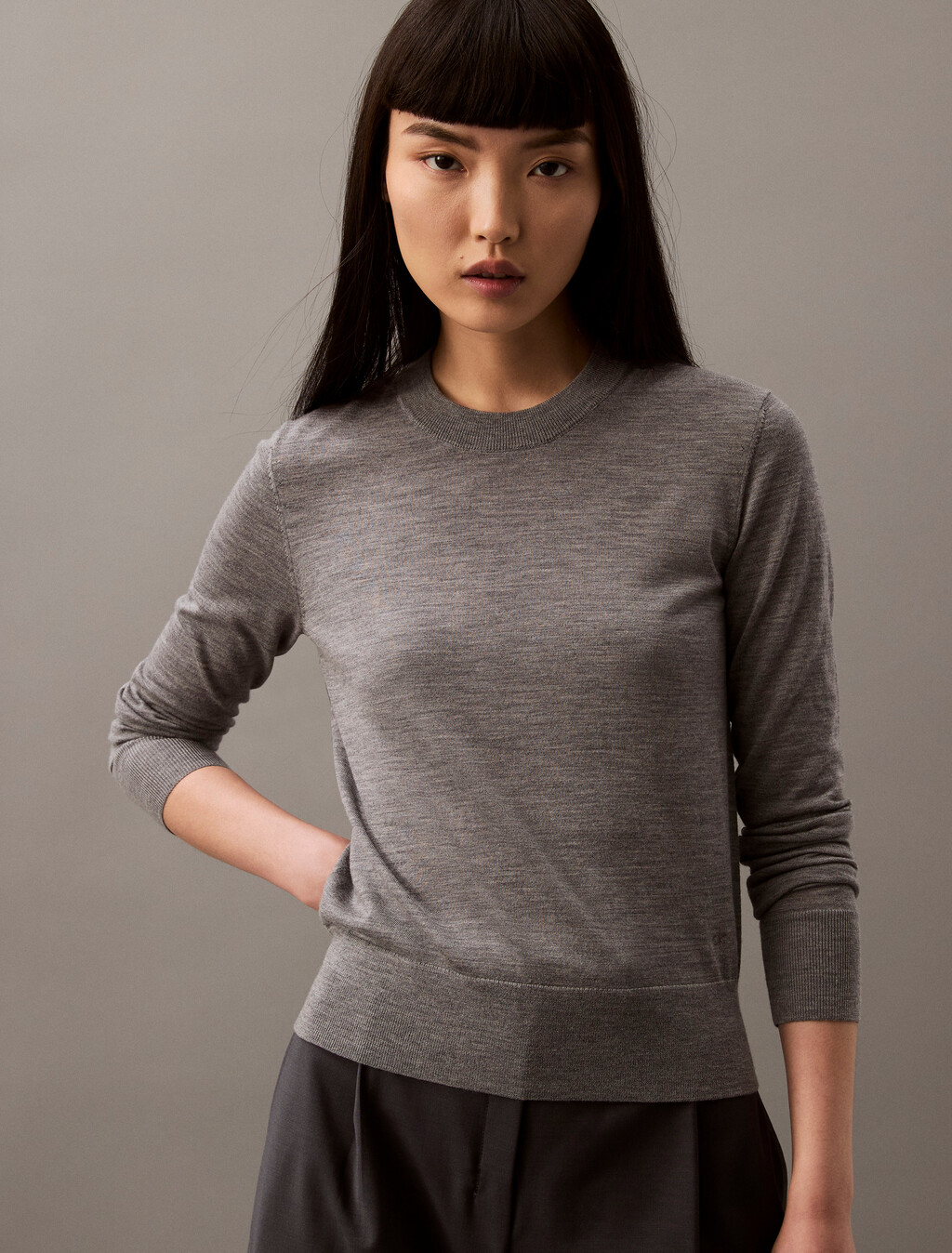 Buy 여성 롱슬리브 테크 메리노 울 크루넥 스웨터 in color MEDIUM GREY HEATHER