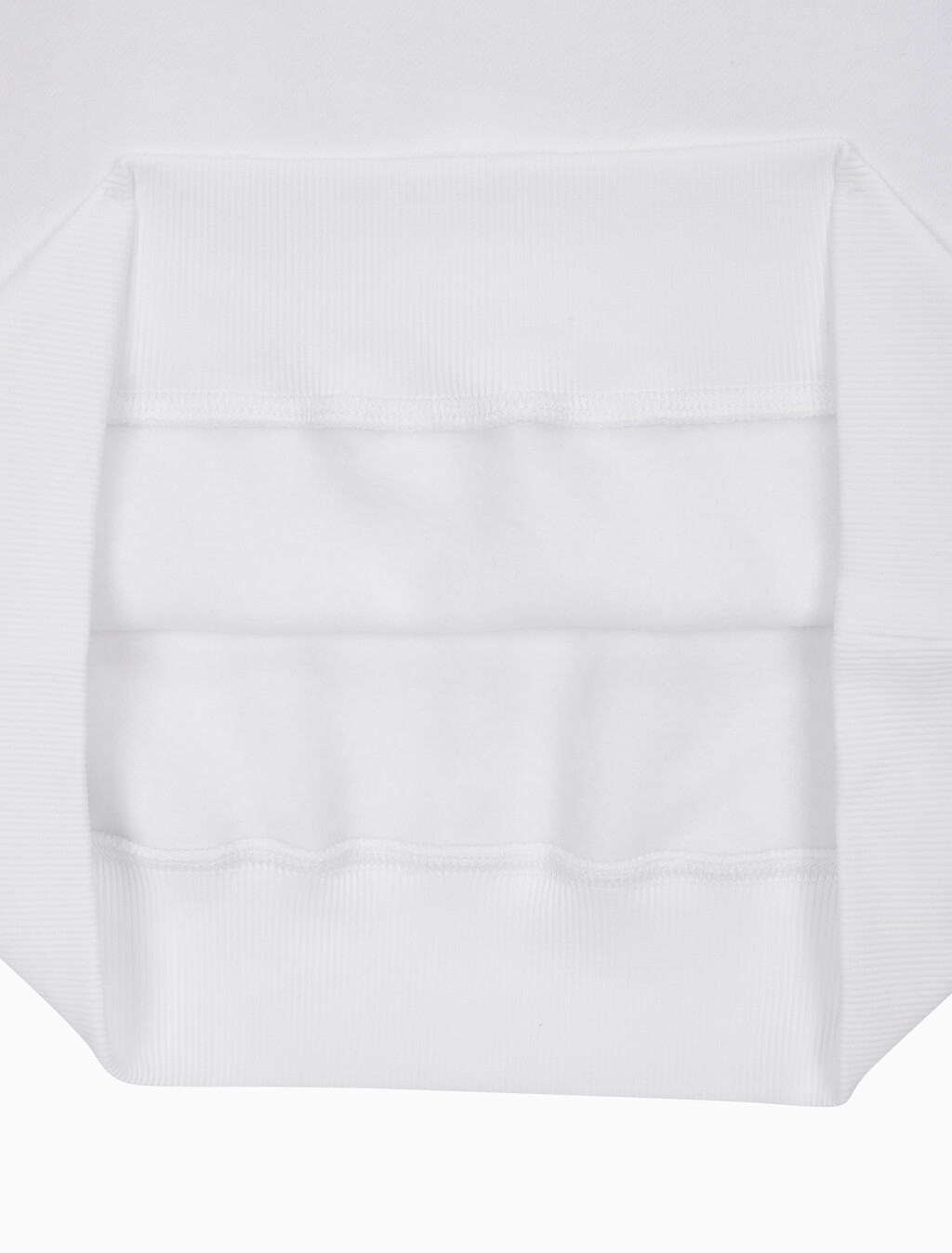 Buy 남성 레귤러핏 인스티튜셔널 로고 기모 스웻셔츠 in color BRIGHT WHITE