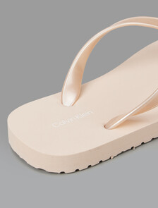 Buy 여성 에르와 TPU 메탈릭 플립플랍 in color PINK BEIGE