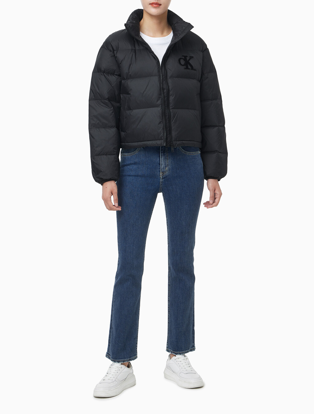 Buy 여성 셔닐 로고 푸퍼 다운 in color BLACK