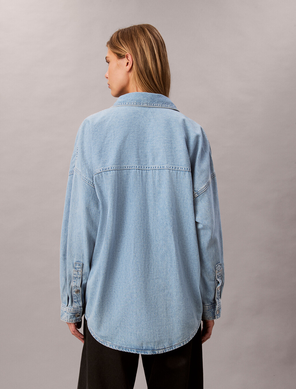 Buy 여성 린넨 릴렉스핏 라이트블루 데님 셔츠 in color AARON INDIGO