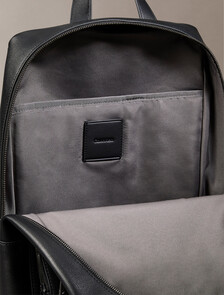 Buy 남성 하드웨어 엠블럼 슬림 포켓 백팩 in color BLACK