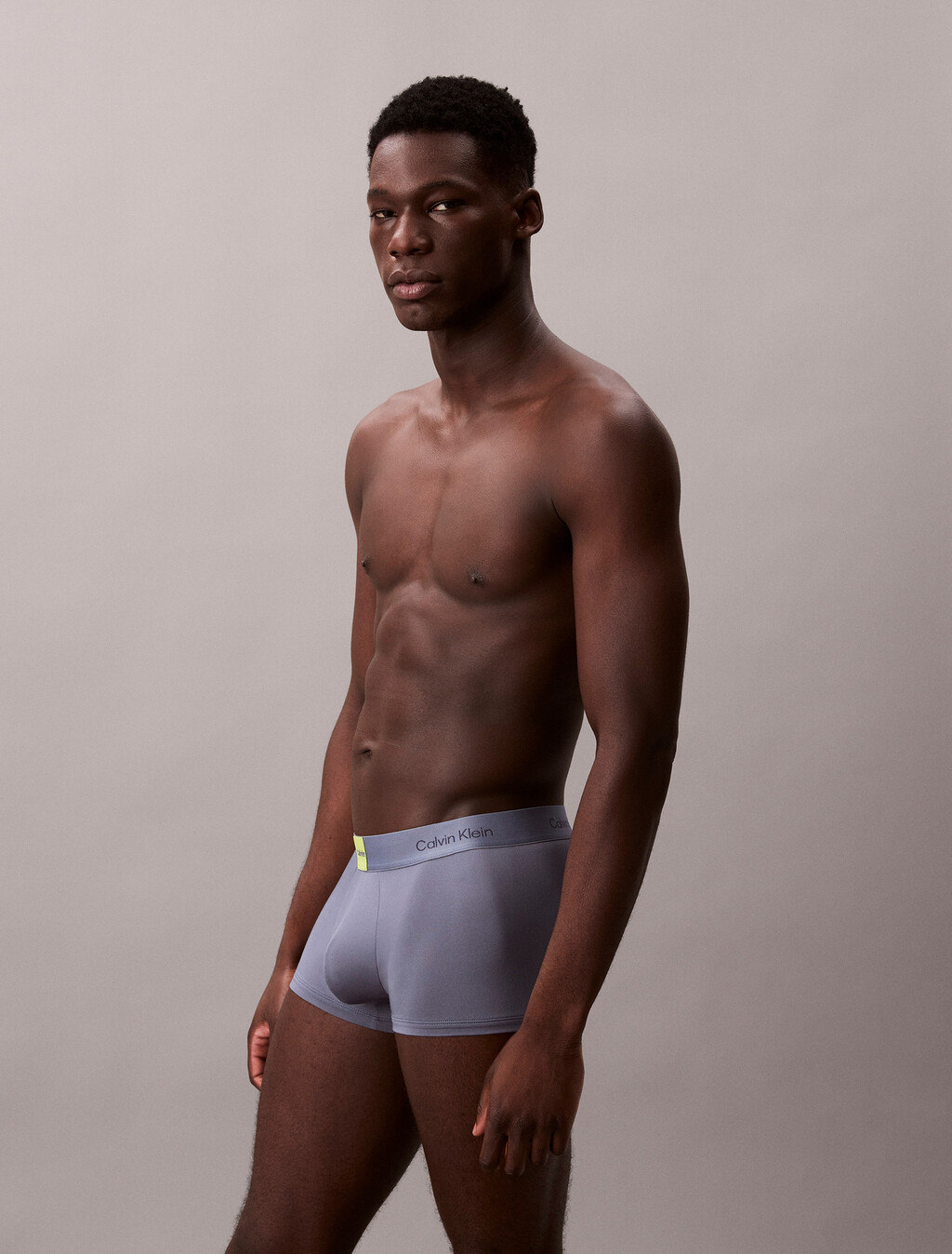 Buy 남성 모던 로고 패치 마이크로 로우 라이즈 트렁크 in color Grey