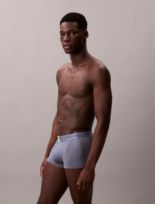 Buy 남성 모던 로고 패치 마이크로 로우 라이즈 트렁크 in color Grey