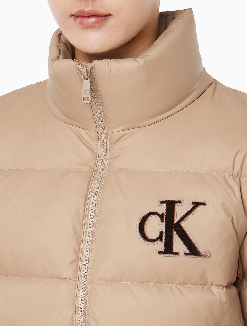 Buy 여성 셔닐 로고 푸퍼 다운 in color CAMEL