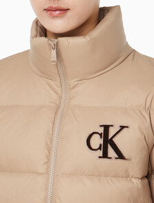 Buy 여성 셔닐 로고 푸퍼 다운 in color CAMEL