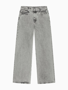 Buy 여성 와이드 레그핏 그레이 워시 데님 in color GREY