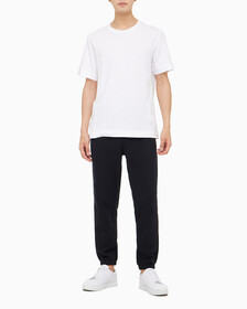 Buy 남성 릴렉스 핏 에센셜 스웻팬츠 in color BLACK