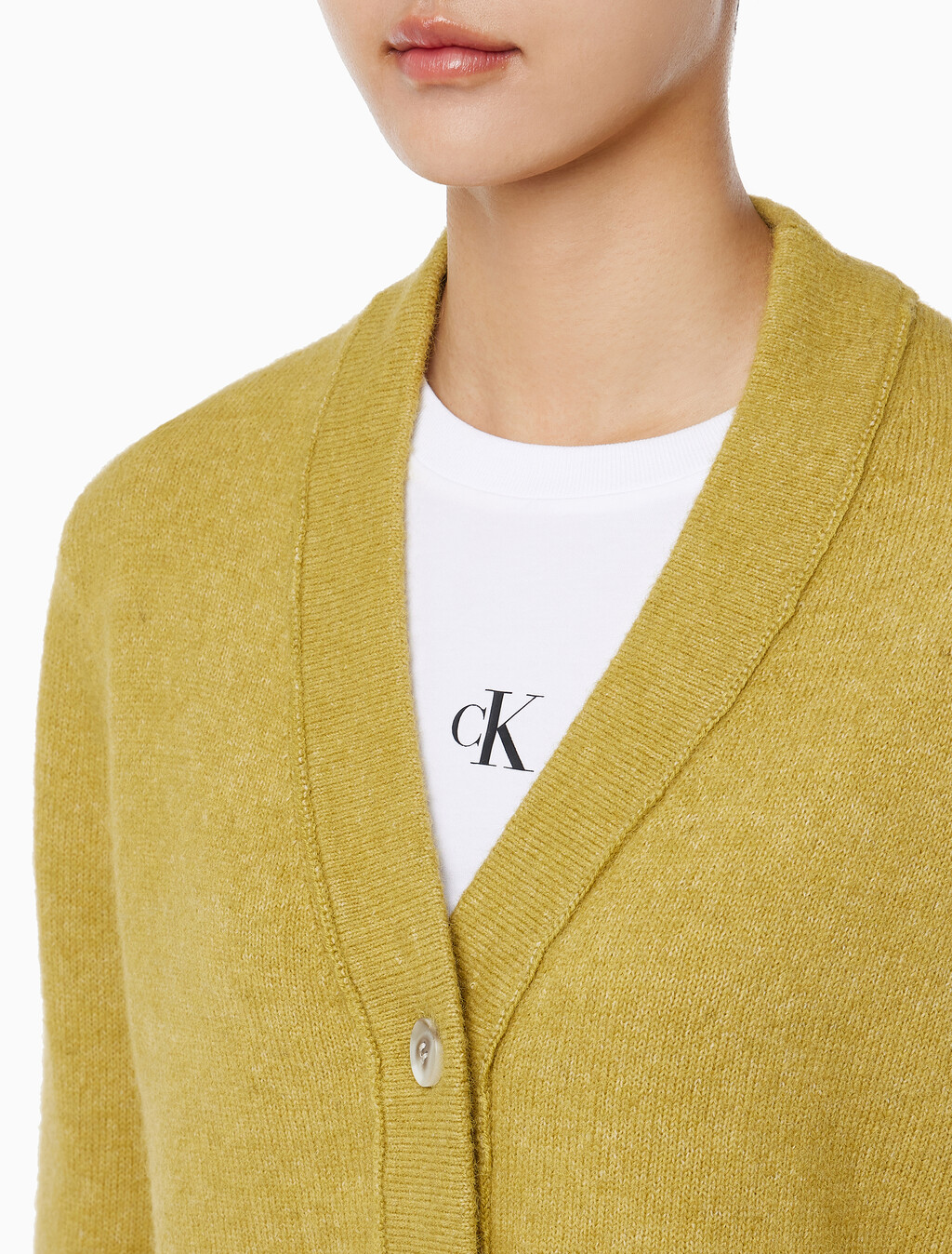 Buy 여성 플러피 얀 스웨터 가디건 in color MUSTARD