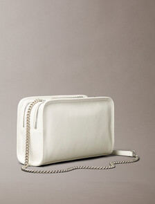 Buy 여성 CKJ 유틸리티 메탈 로고 더블집 카메라백 in color TOFU