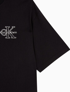 Buy 남성 릴렉스핏 모노그램 로고 반팔 티셔츠 in color BLACK