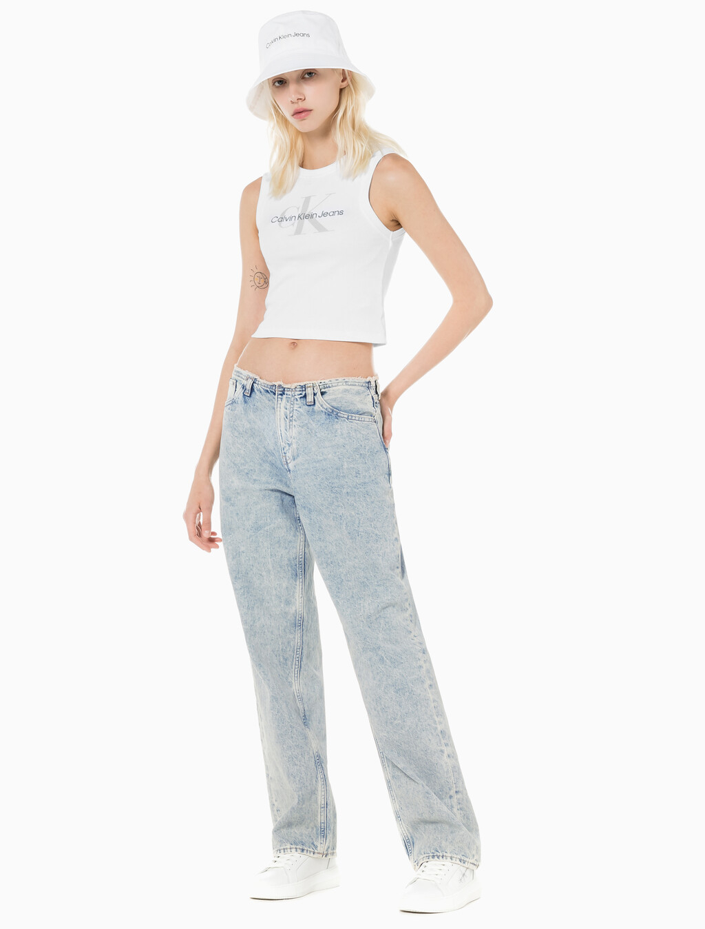 Buy 여성 90's 스트레이트핏 라이트블루 데님 in color CHALKY BLUE